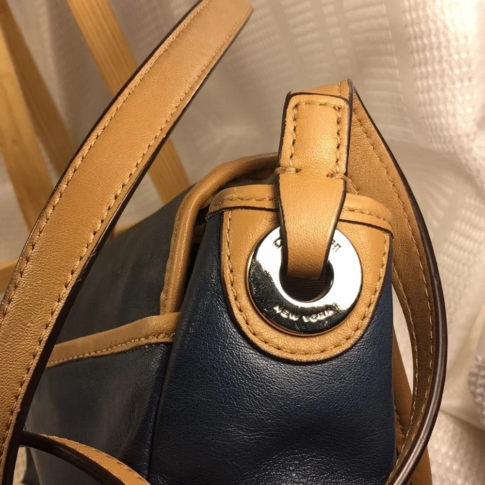 Coach elegant soft glove leather purse EUC
